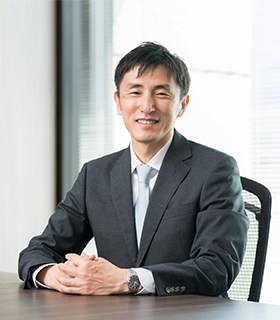 代表取締役社長：